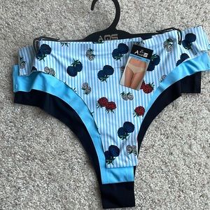 AQS 3-pack seamless thongs